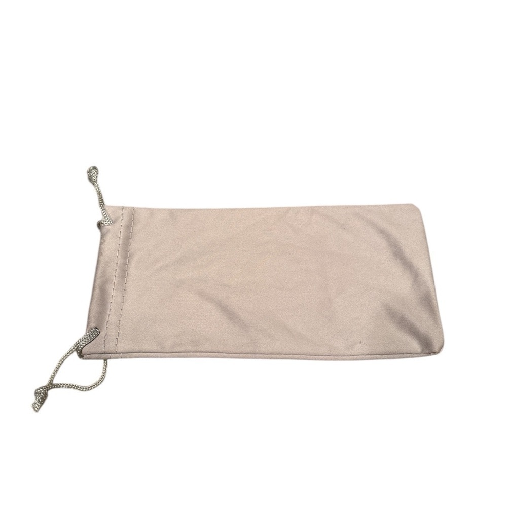 Silky cloth sunglass case. There are no sunglasses in the case - Picture 1 of 3